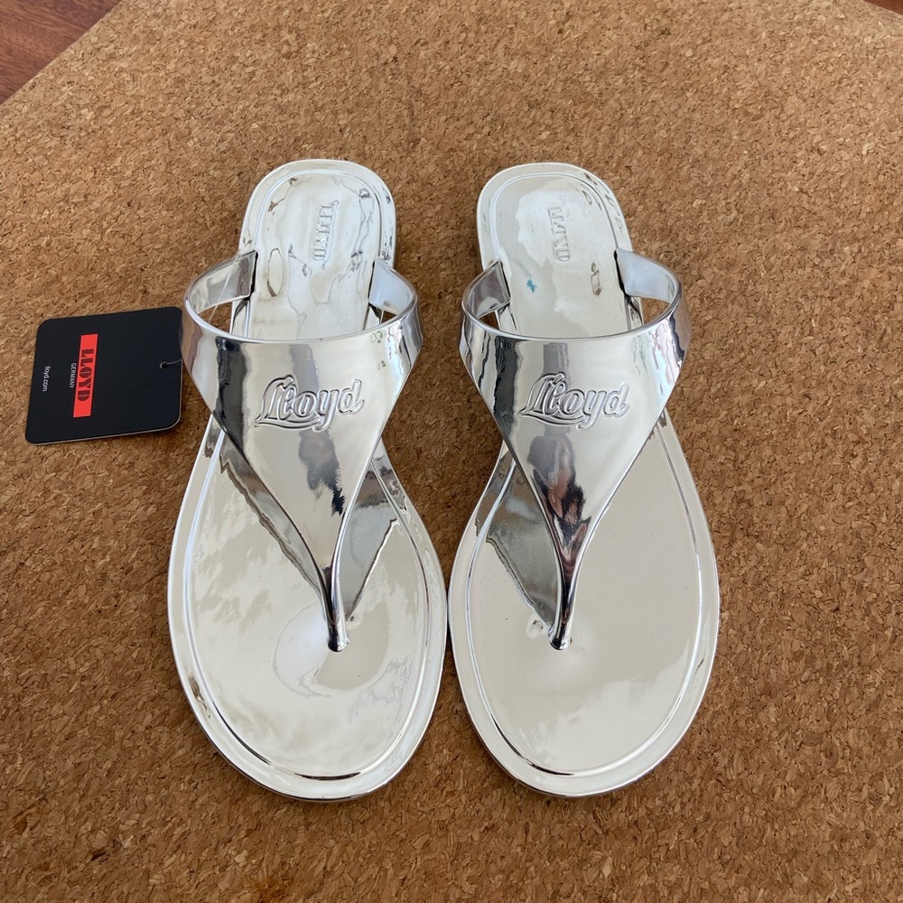 Lloyd flip flops